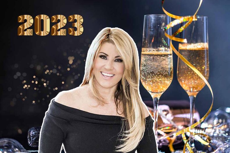 Año nuevo 2023 éxito mujer