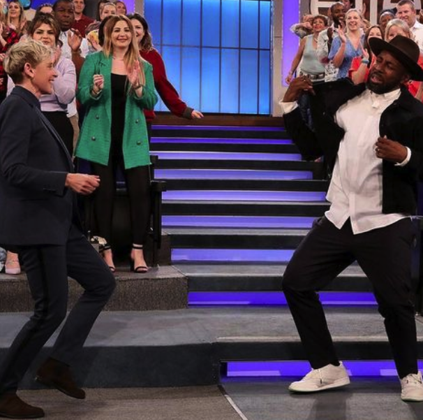 Ellen DeGeneres baila con Stephen tWitch Boss durante su show